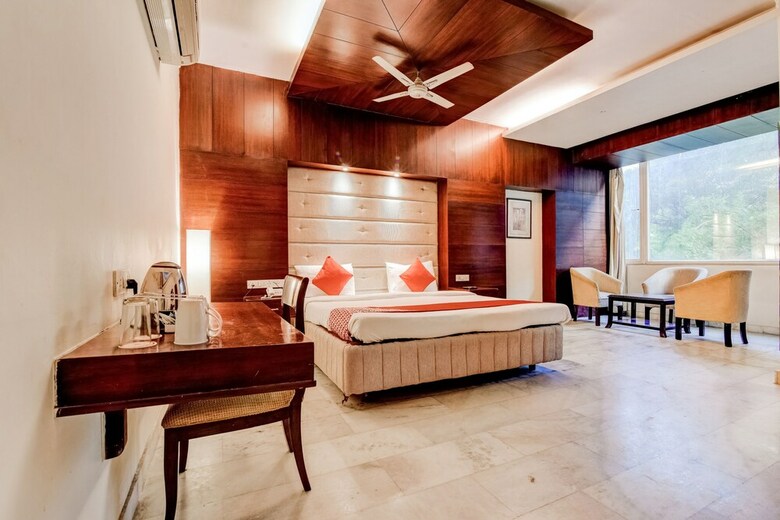 Oyo 39725 Hotel Regent Continental