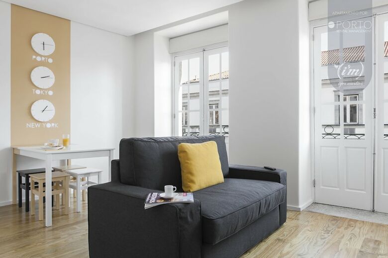 Apartamentos Orm - Guindais Muralha Santa Clara And S�