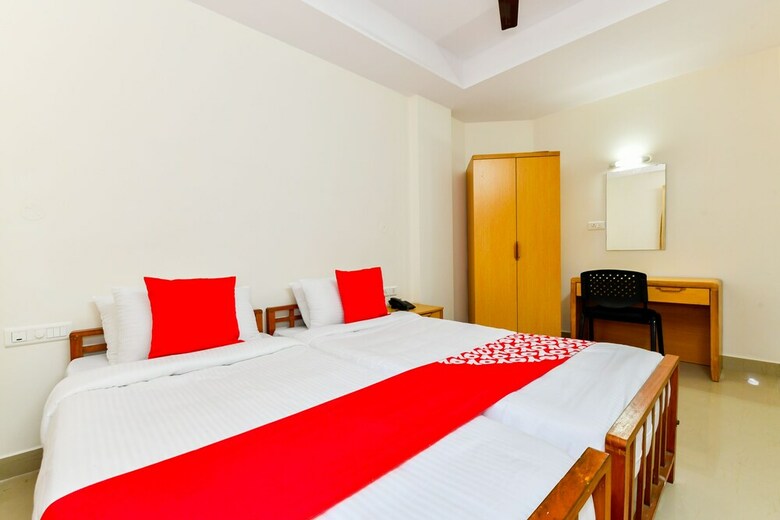Hotel Oyo Flagship 38119 Tristar Residency