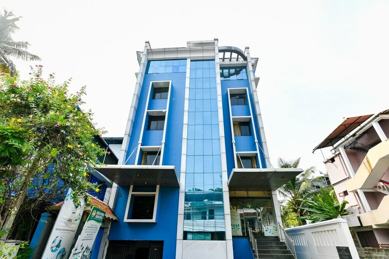 Hotel Oyo Flagship 38119 Tristar Residency