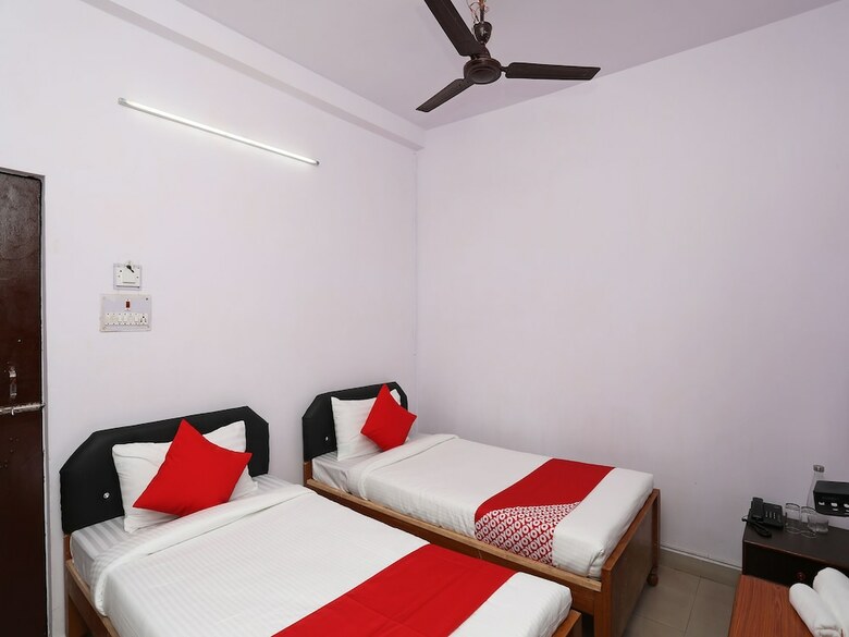 Oyo Flagship 30922 Hotel Aditya Inn