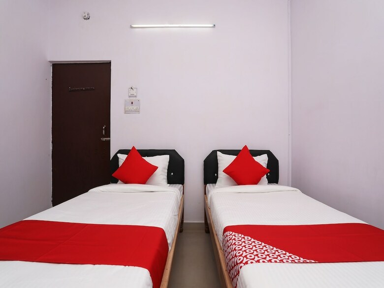 Oyo Flagship 30922 Hotel Aditya Inn