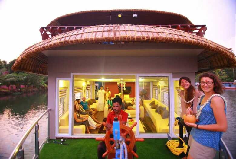 Hotel Indiavacationz Houseboat