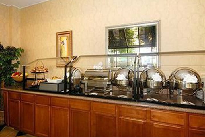 Clarion Hotel Greensboro Airport
