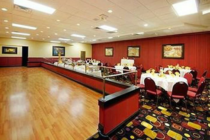 Clarion Hotel Greensboro Airport