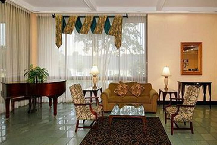 Clarion Hotel Greensboro Airport