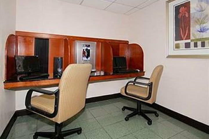 Clarion Hotel Greensboro Airport