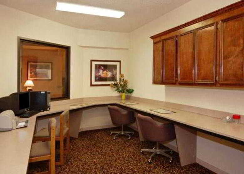 Hotel Comfort Suites Near The Galleria