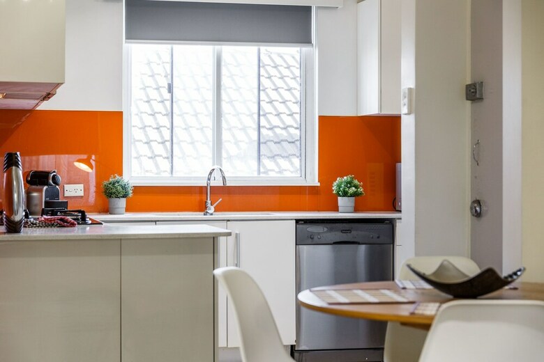 2 Bed Apartment With Free Parking - Netflix, Close To Train