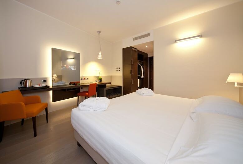 Hotel Rmh Modena Des Arts