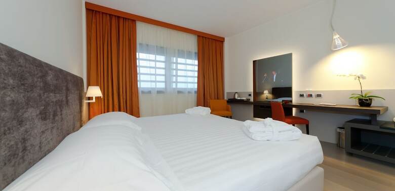 Hotel Rmh Modena Des Arts