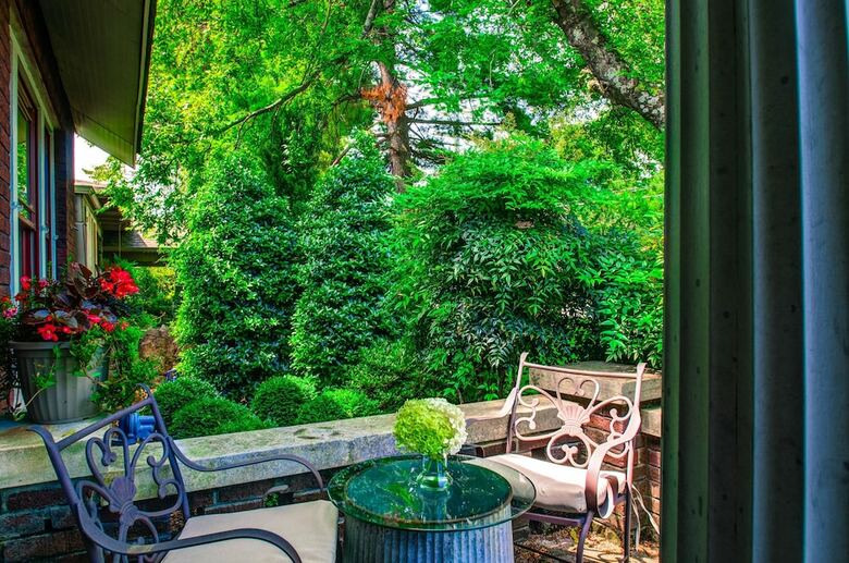 Belmont Blvd Bed And Breakfast