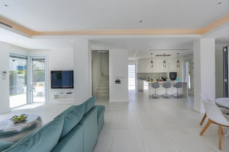 Protaras Villa Piera By The Sea