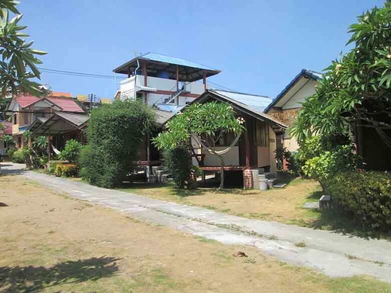 Hotel Charung Backpackers