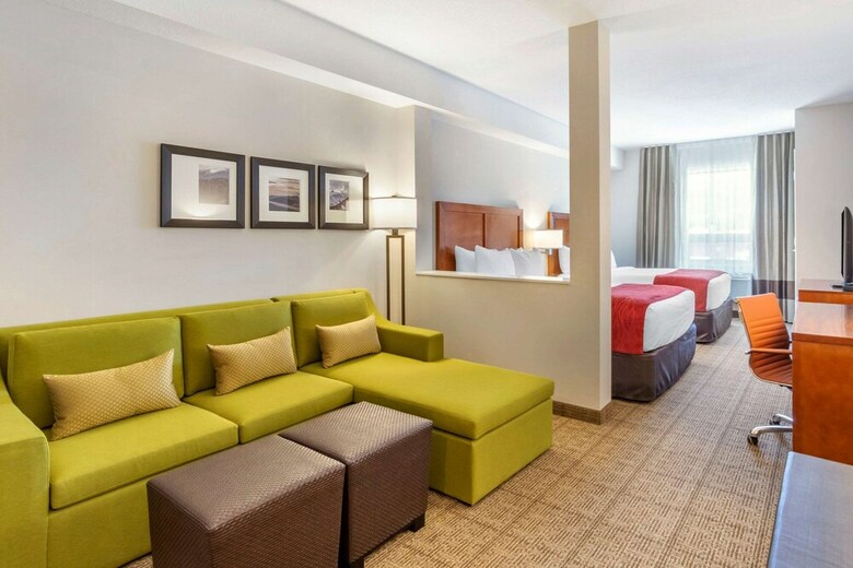 Hotel Comfort Inn & Suites