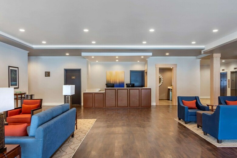 Hotel Comfort Inn & Suites
