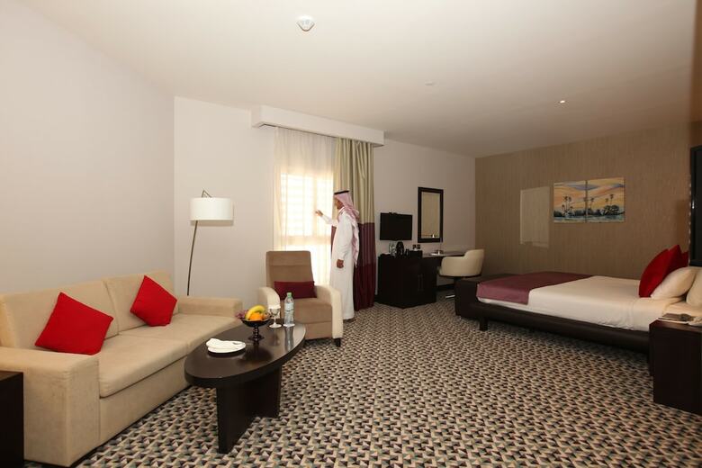 Hotel Golden Tulip Hail