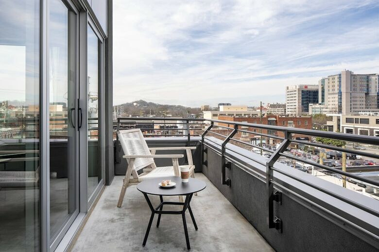 Hotel Moxy Nashville Vanderbilt Area