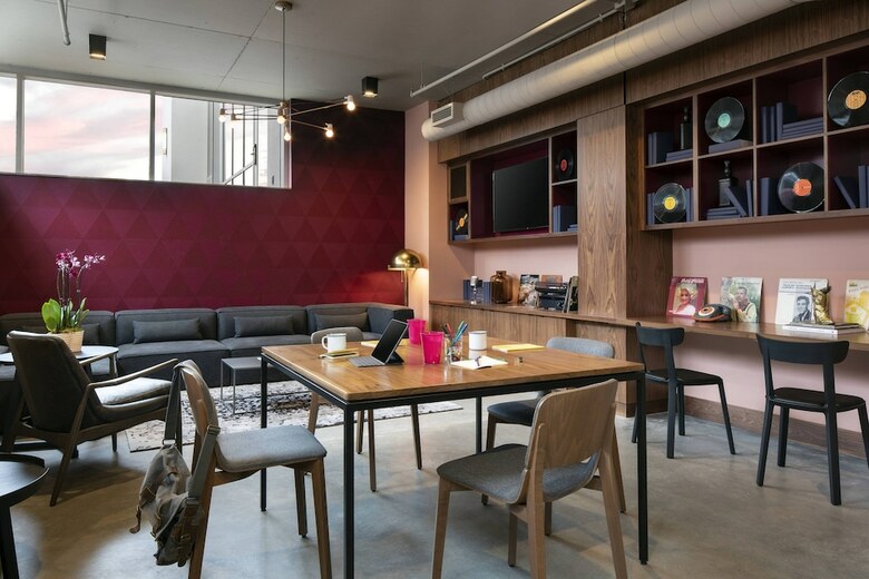 Hotel Moxy Nashville Vanderbilt Area