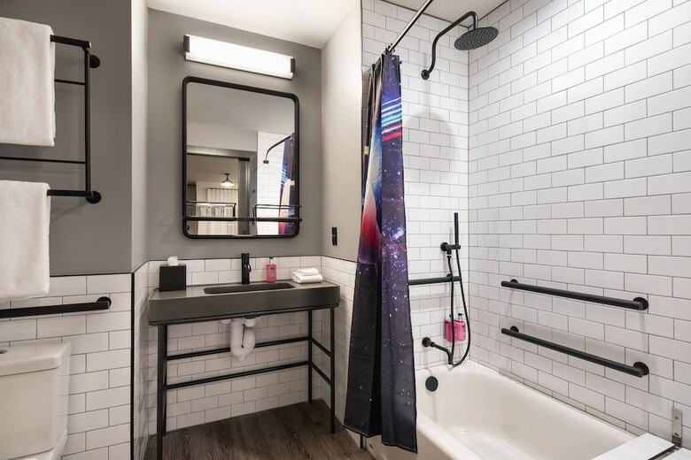 Hotel Moxy Nashville Vanderbilt Area