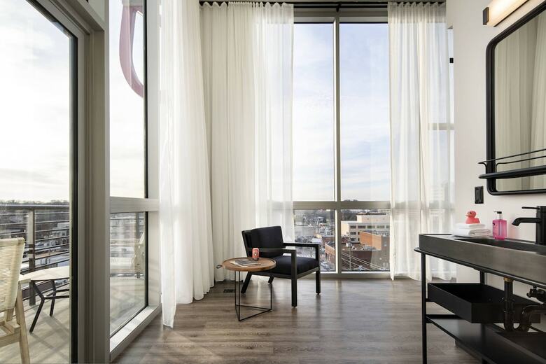 Hotel Moxy Nashville Vanderbilt Area