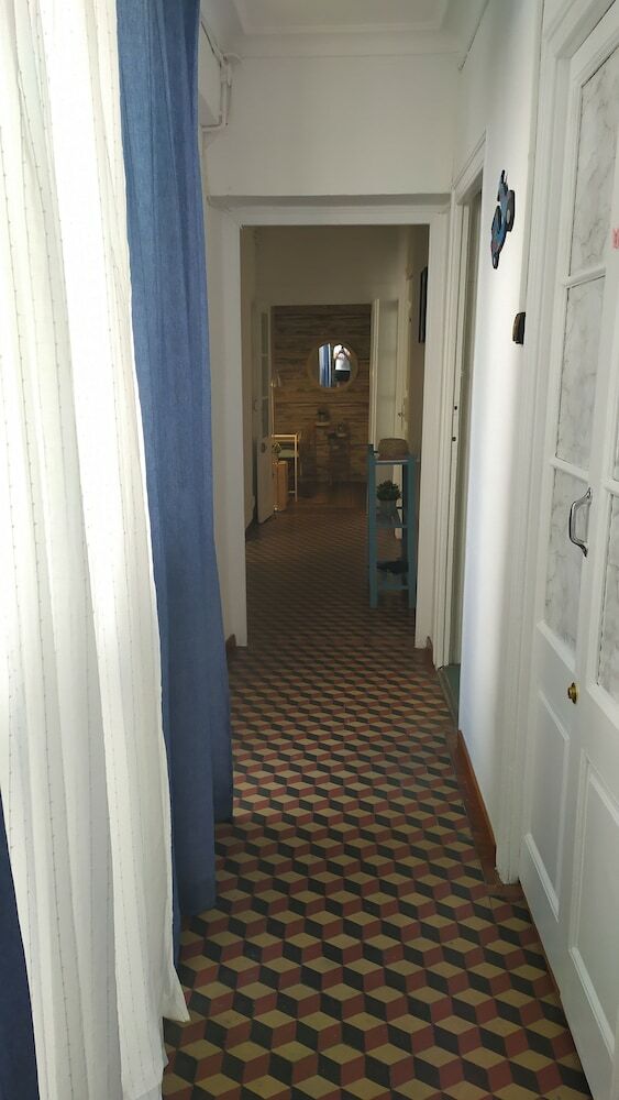 V Barcelona Hostal