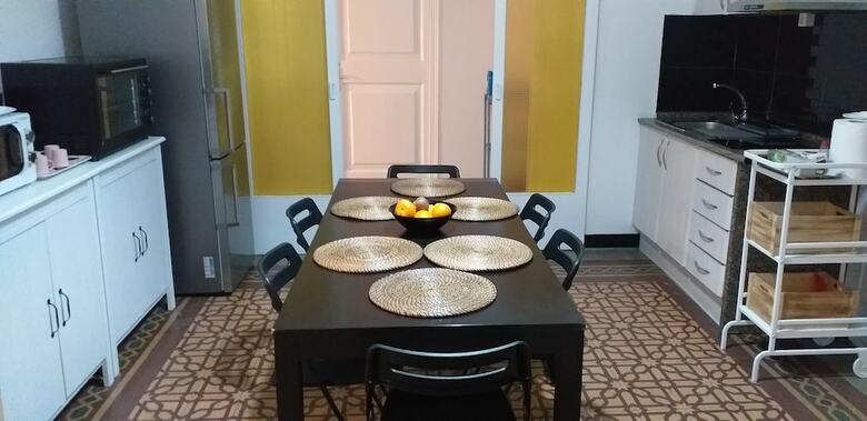 V Barcelona Hostal
