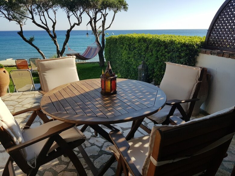 Menigos Aa1g No52 Beachfront 3bdr Villa