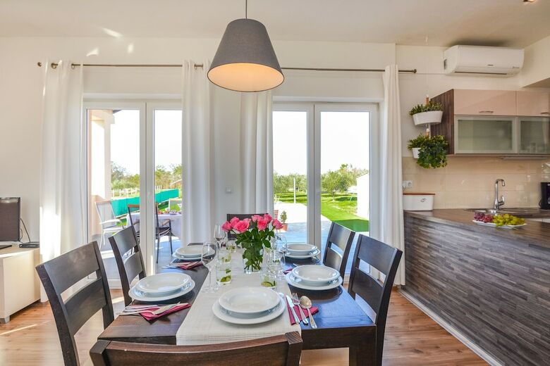 Villa Josipa-with Pool And Beautiful Garden