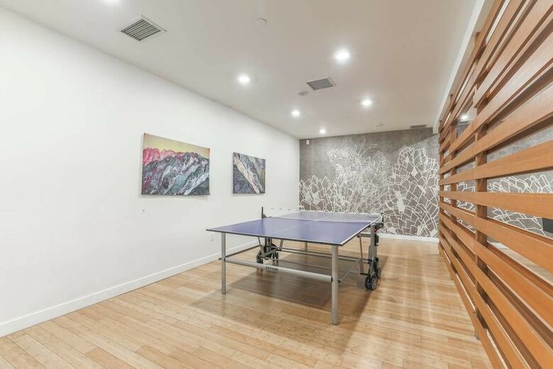 Gorgeous Luxury Condos Near The Cn Tower