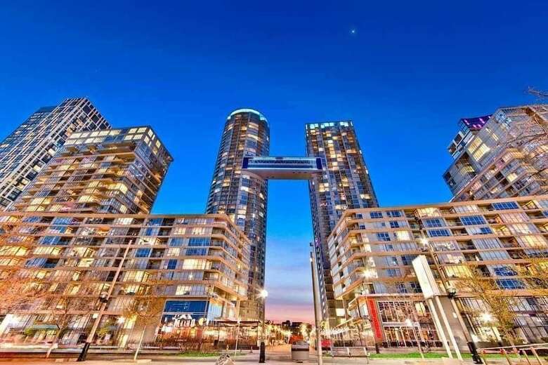 Gorgeous Luxury Condos Near The Cn Tower
