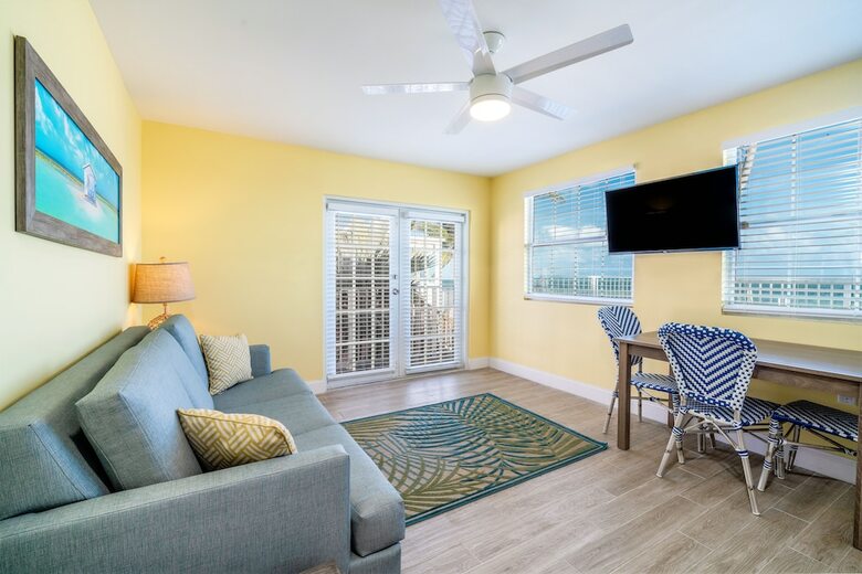 Hotel Rainbow Bend Resort