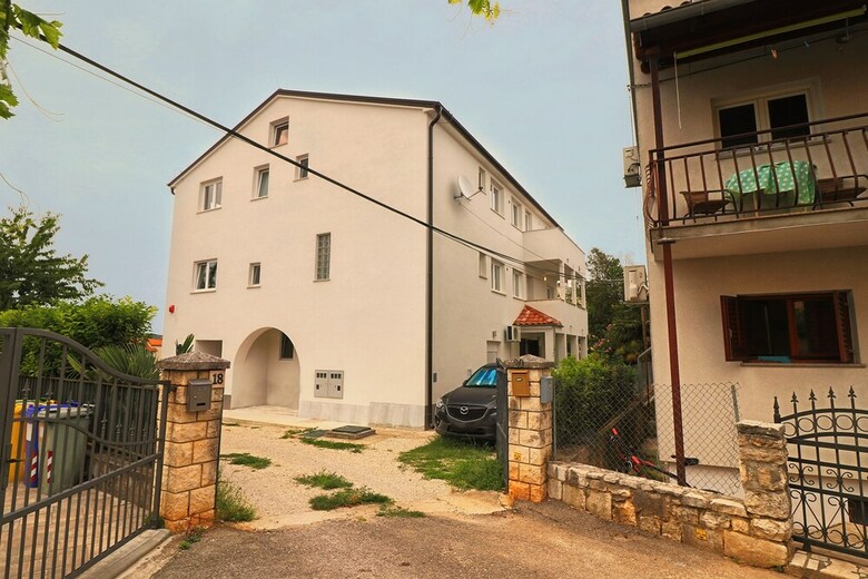 Apartments Dadi And Korina