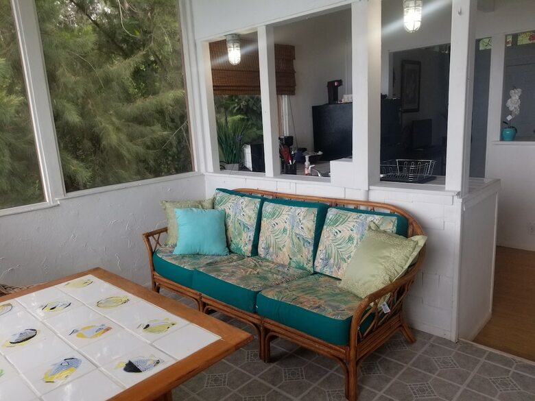 Bed & Breakfast Plumeria Grove Cottage