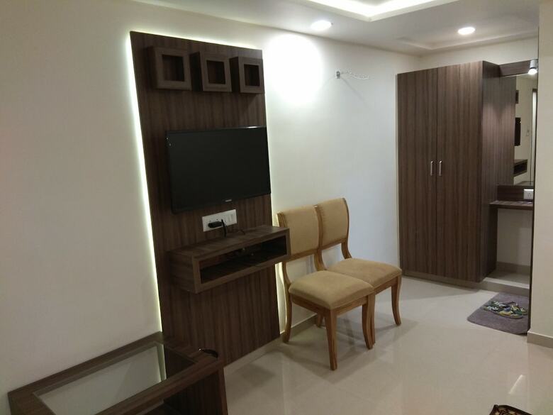 Hotel Shobhna Palace By Sky Stays