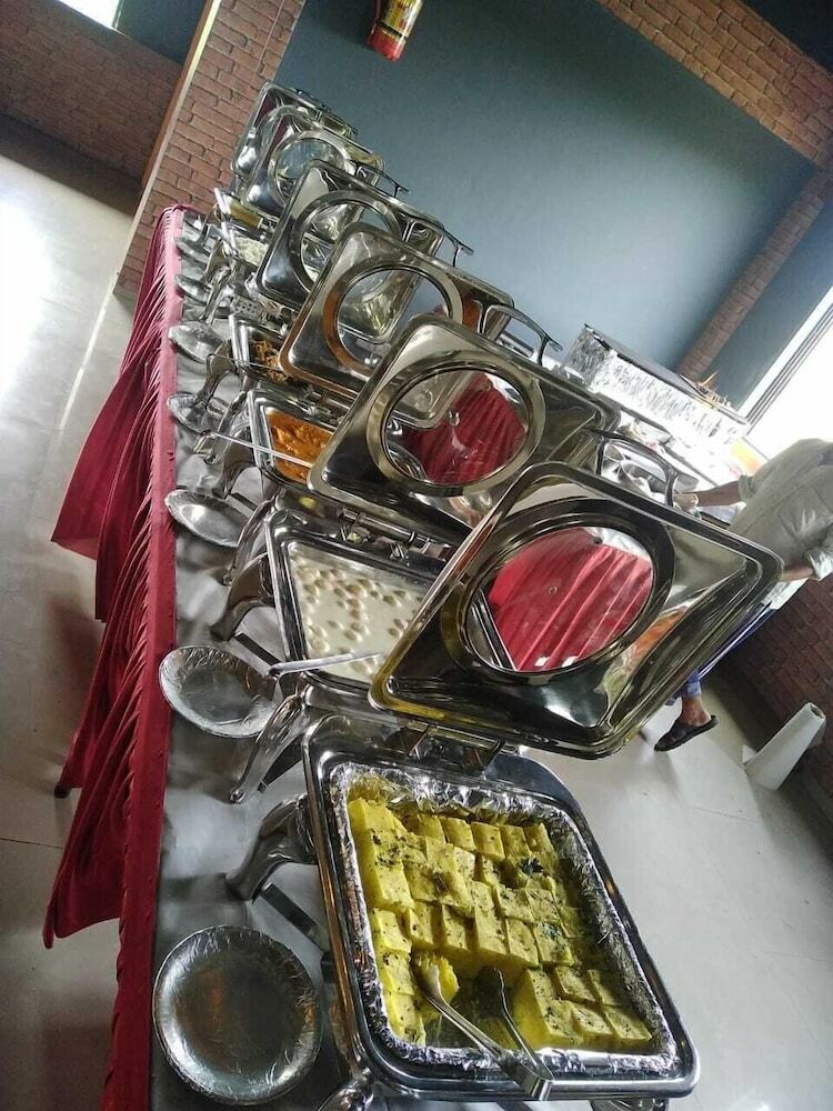 Hotel Pushp Vatika Resort & Lawns