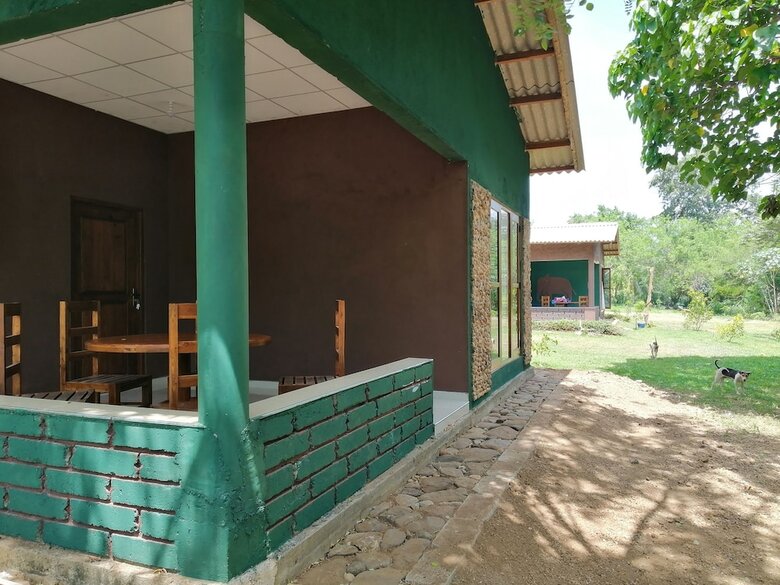 Hotel Silent Bungalow River Side