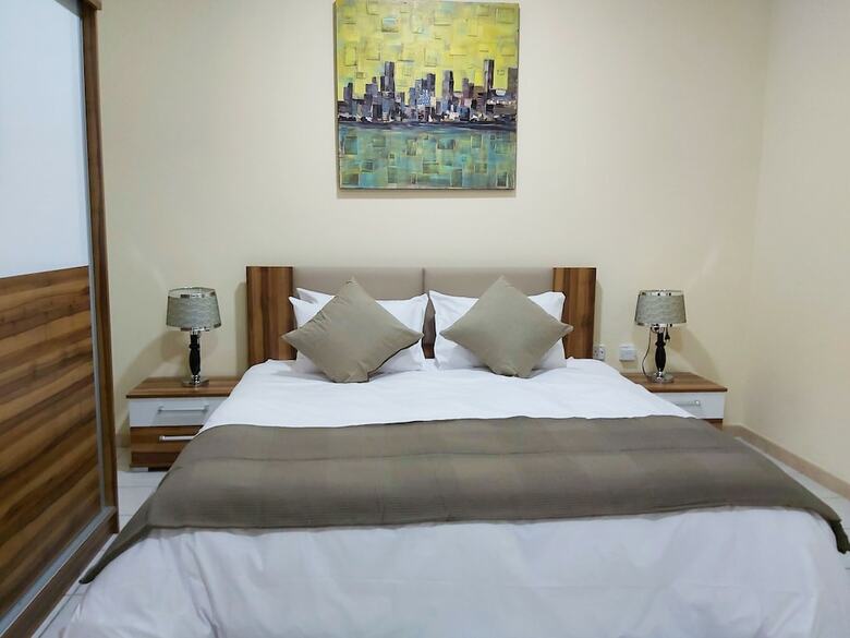 Apartamentos Meridiana Residences