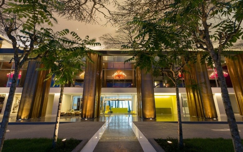 Apartamentos Yoo Towers Suites