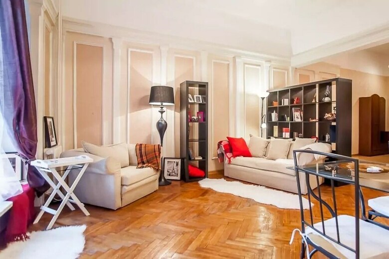 Apartment On Bolshoy Gnezdnikovskiy 10