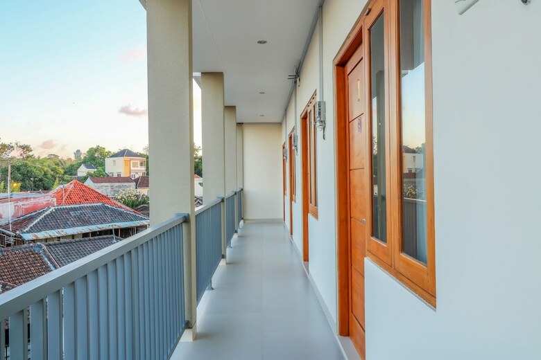 Hostal Oyo 1200 Kencana Residence