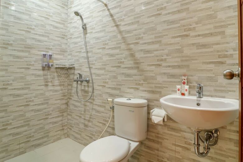 Hostal Oyo 1200 Kencana Residence