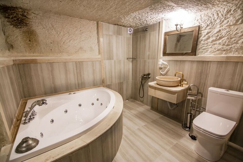 Saddle Cave Hotel