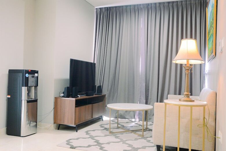 Luxurious 2br Ciputra Wold 2 Apartment