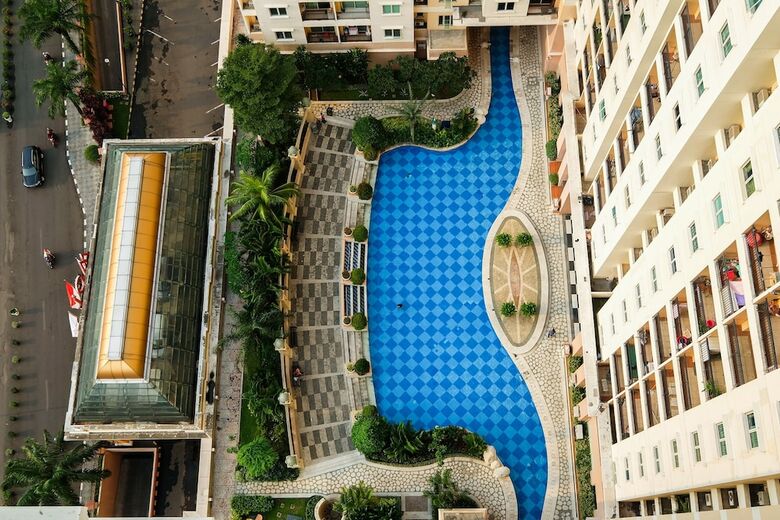 Modern 2br At City Home Apartment With Sofa Bed Near Moi