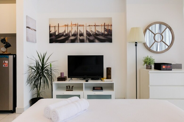 Modern Style Studio Room Casa de Parco Apartment