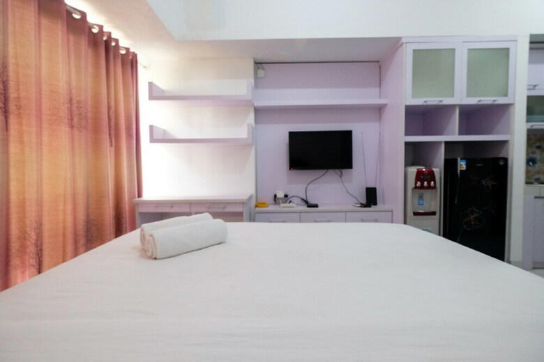 Minimalist Studio Room Casa de Parco Apartment