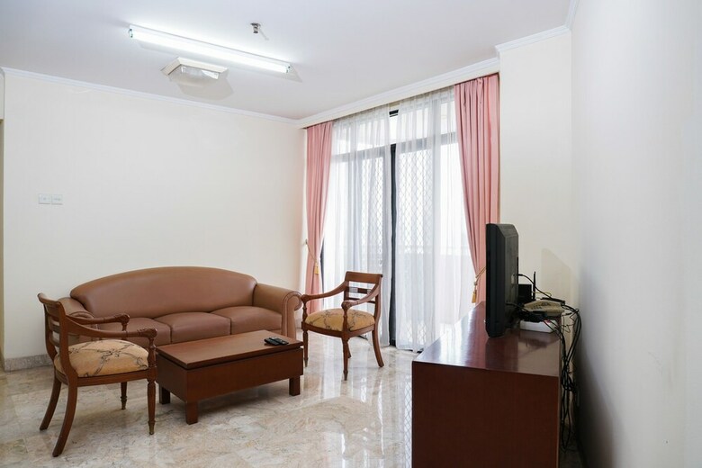 The Classic 2br Beverly Tower Apartment