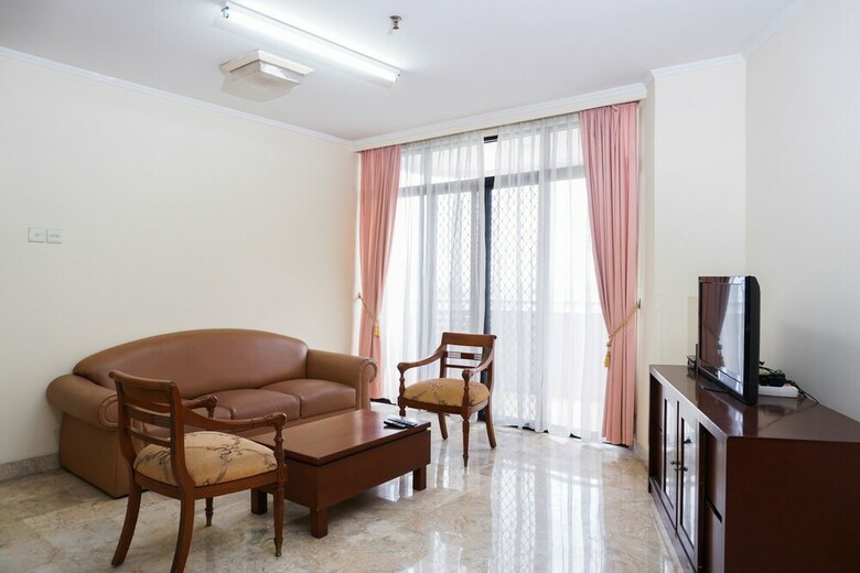 The Classic 2br Beverly Tower Apartment