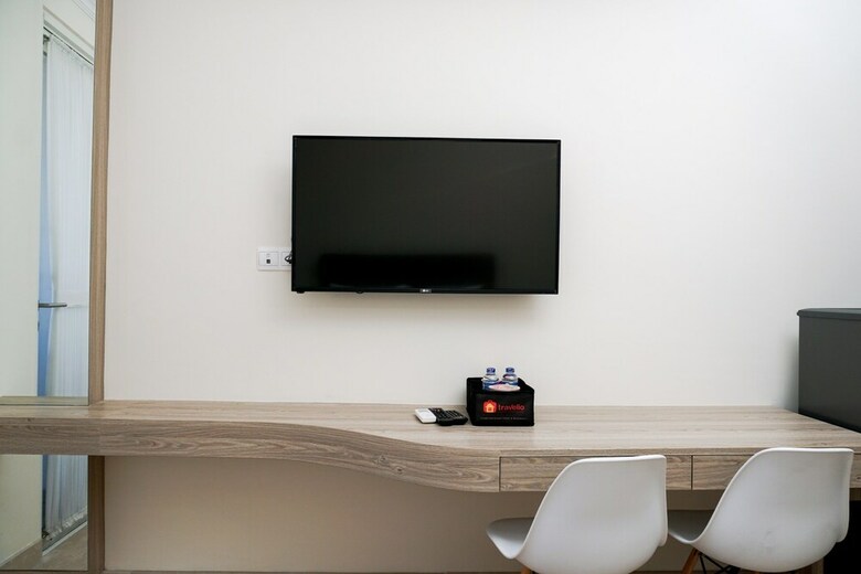 Trendy Studio At Menteng Park Apartment